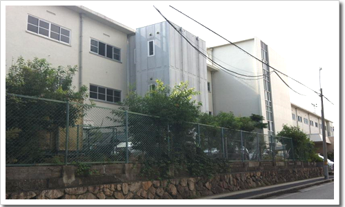 3階建ての精道中学校北側校舎 3階建ての精道中学校北側校舎